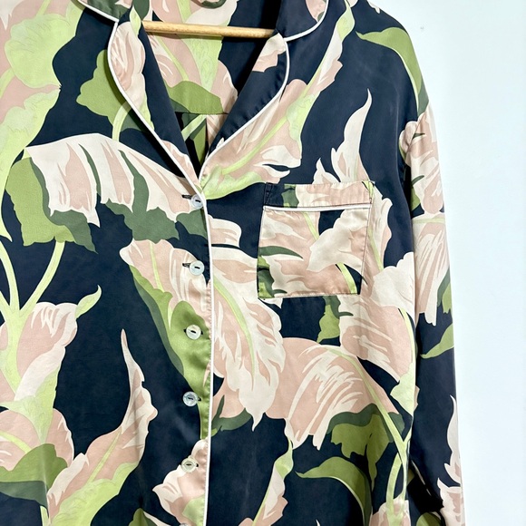 Olivia von Halle Black and Pink Floral Pajamas $777 Retail - Picture 6 of 10